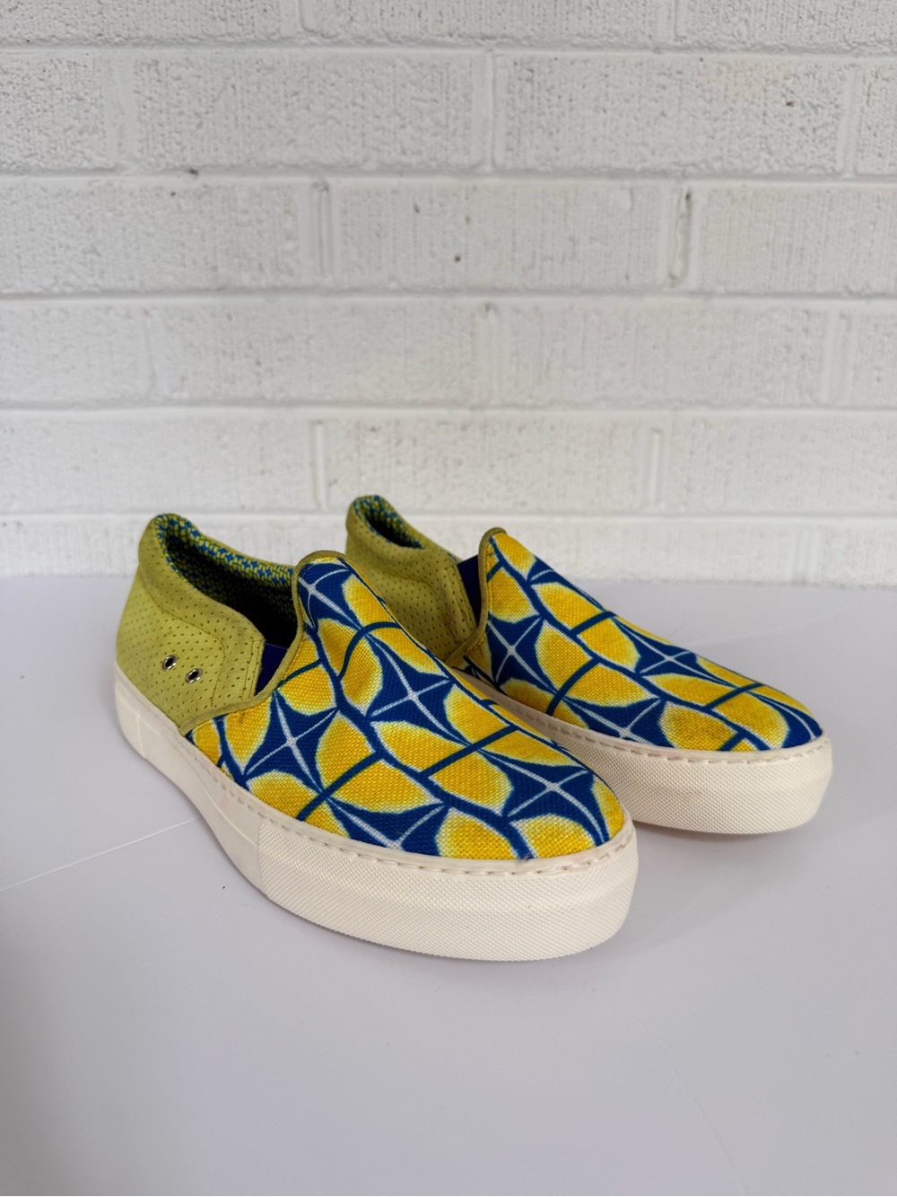 Women’s Slip-On Flats in Yellow & Blue Geometric Print